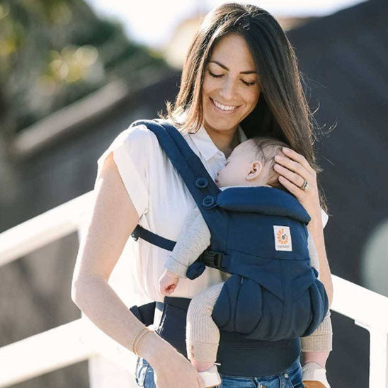 porte-bebe-multifonction-respirant-en-marine