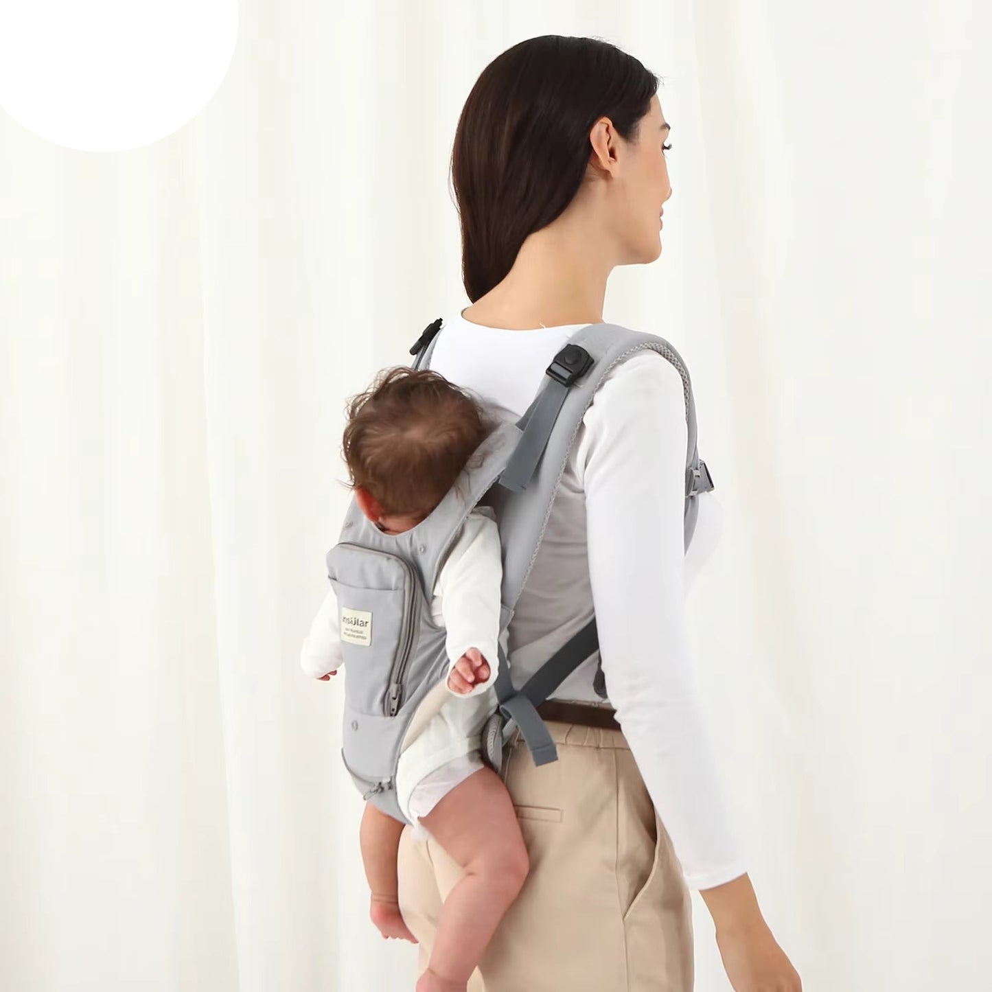 Porte-bébé-en-tabouret-pour-le-dos